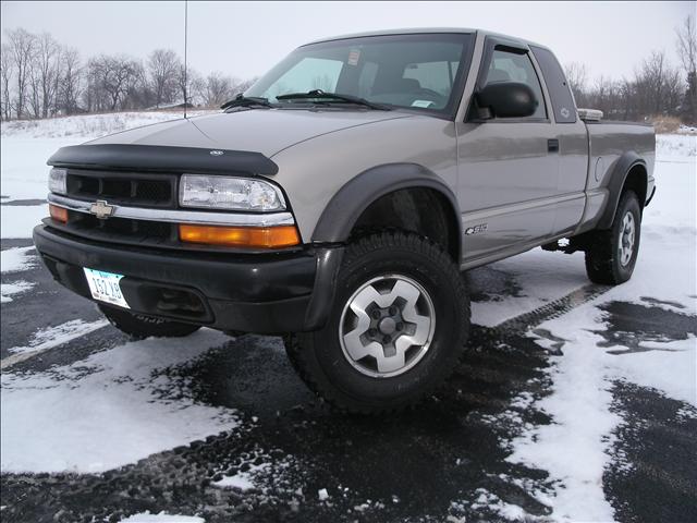 2001 Chevrolet S10 4dr Sdn SL Auto Sedan