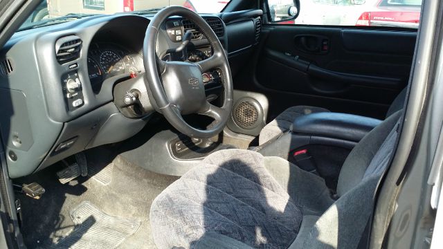 2002 Chevrolet S10 C300 Luxury Sedan 4D