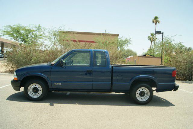 2002 Chevrolet S10 4dr Sdn Auto GLS w/XM