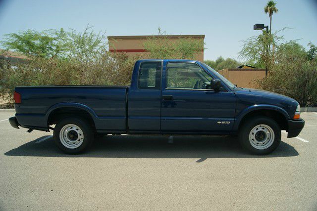 2002 Chevrolet S10 4dr Sdn Auto GLS w/XM