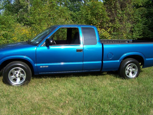 2002 Chevrolet S10 4dr Sdn Auto GLS w/XM