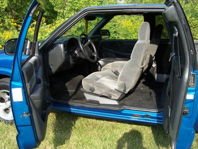 2002 Chevrolet S10 4dr Sdn Auto GLS w/XM