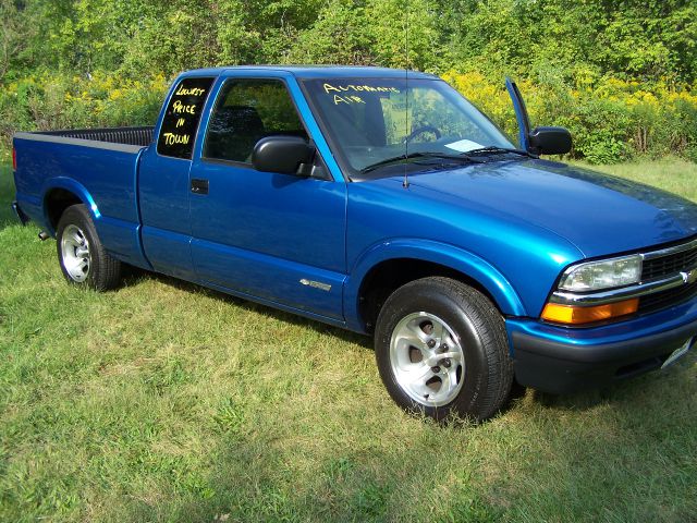 2002 Chevrolet S10 4dr Sdn Auto GLS w/XM
