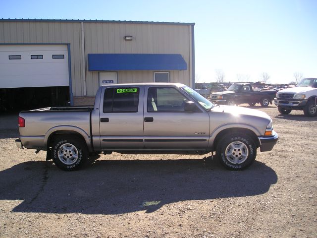 2002 Chevrolet S10 C300 Luxury Sedan 4D