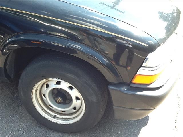 2002 Chevrolet S10 4dr Sdn Auto GLS w/XM