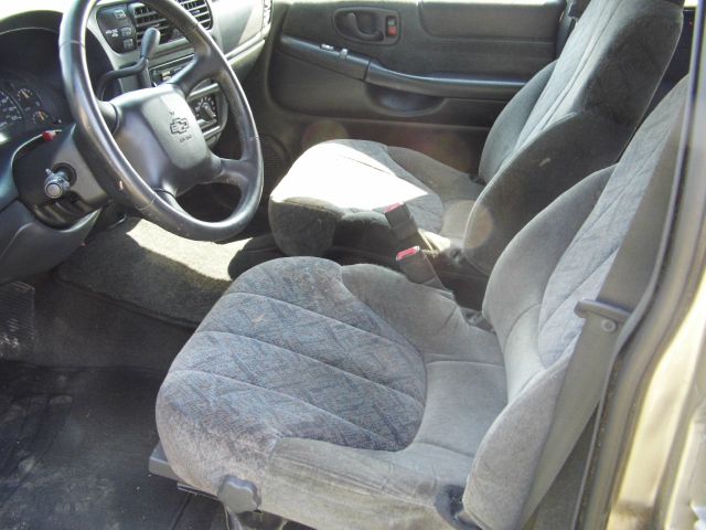 2002 Chevrolet S10 C300 Luxury Sedan 4D