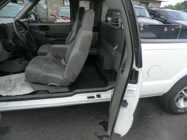 2002 Chevrolet S10 4dr Sdn Auto GLS w/XM