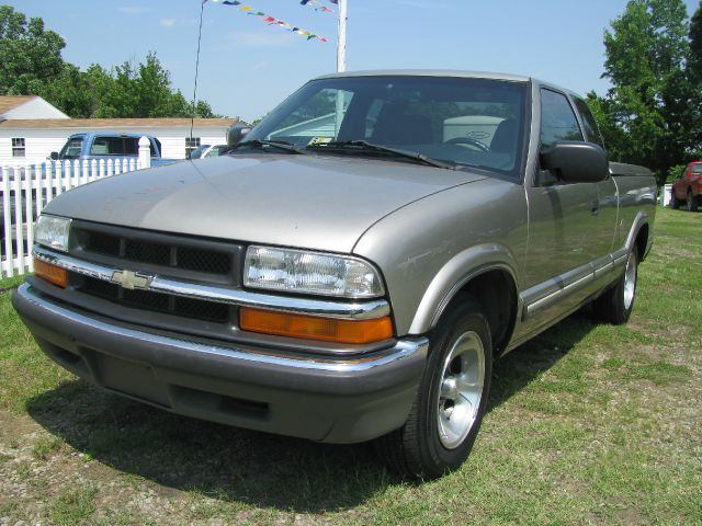 2002 Chevrolet S10 4dr Sdn Auto GLS w/XM