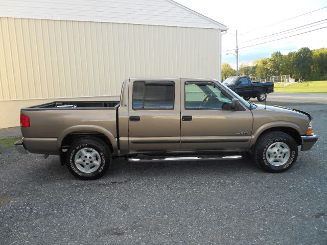 2002 Chevrolet S10 C300 Luxury Sedan 4D