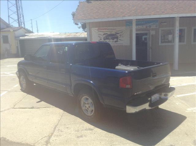 2002 Chevrolet S10 C300 Luxury Sedan 4D