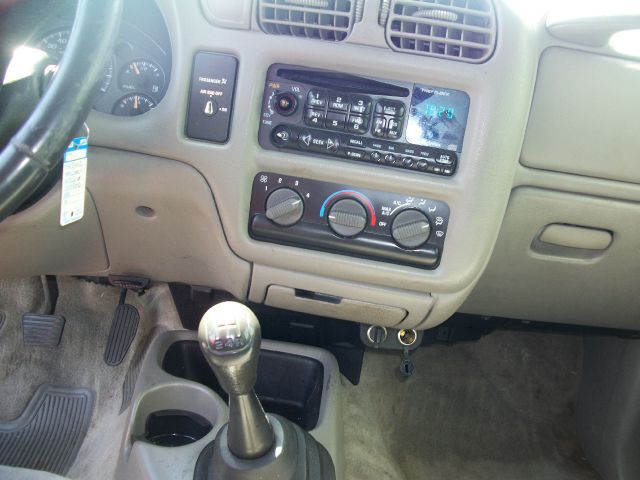 2002 Chevrolet S10 4dr Sdn Auto GLS w/XM