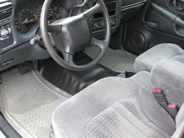 2002 Chevrolet S10 4dr Sdn Auto GLS w/XM