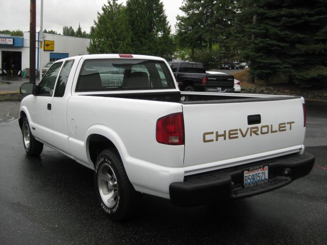 2002 Chevrolet S10 4dr Sdn Auto GLS w/XM