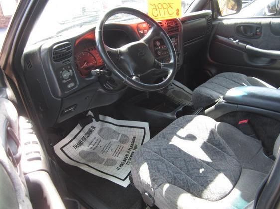 2002 Chevrolet S10 C300 Luxury Sedan 4D