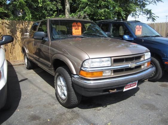 2002 Chevrolet S10 C300 Luxury Sedan 4D