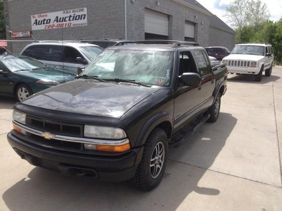 2002 Chevrolet S10 C300 Luxury Sedan 4D