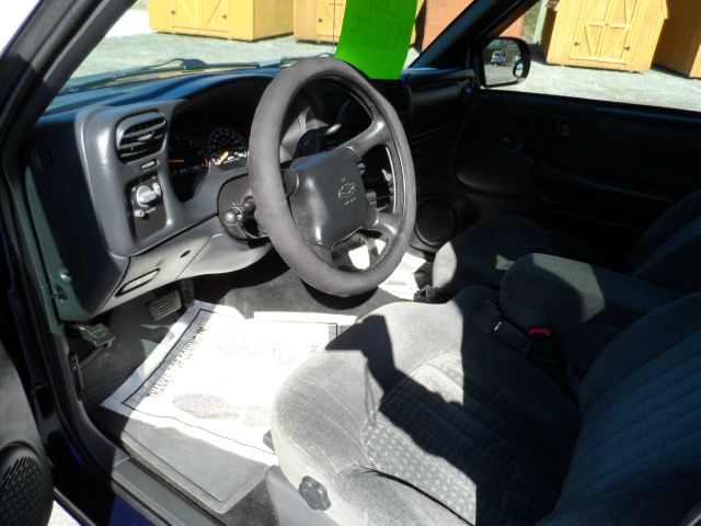 2002 Chevrolet S10 4dr Sdn Auto GLS w/XM