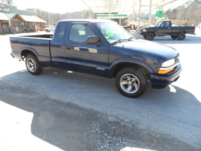 2002 Chevrolet S10 4dr Sdn Auto GLS w/XM