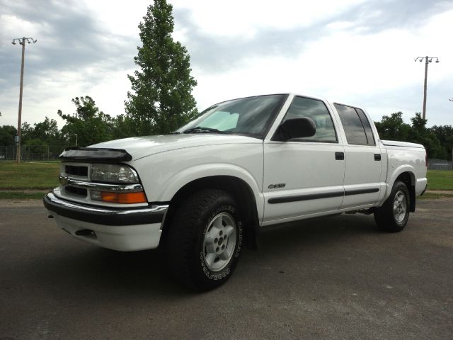 2002 Chevrolet S10 C300 Luxury Sedan 4D