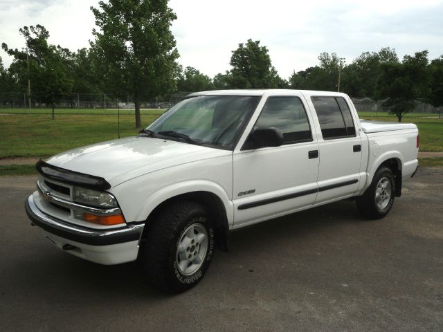 2002 Chevrolet S10 C300 Luxury Sedan 4D