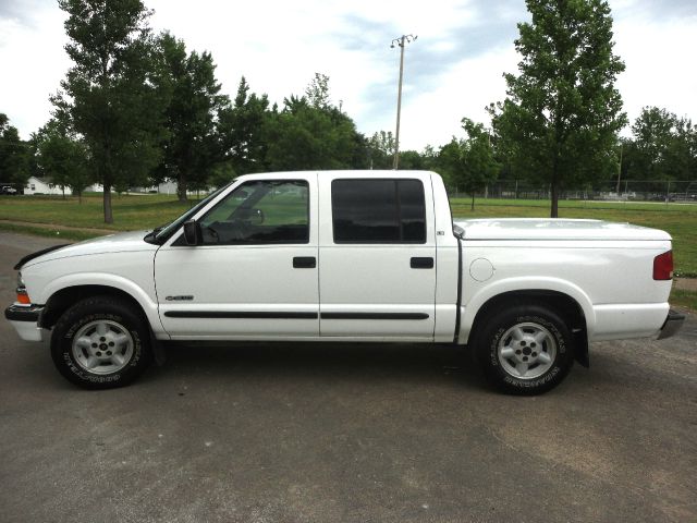 2002 Chevrolet S10 C300 Luxury Sedan 4D