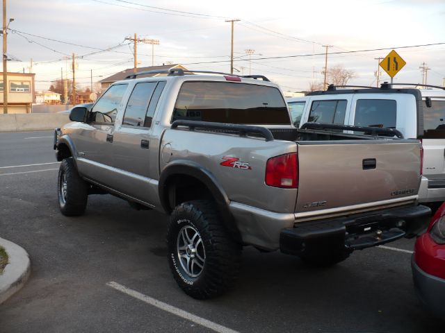 2003 Chevrolet S10 C300 Luxury Sedan 4D