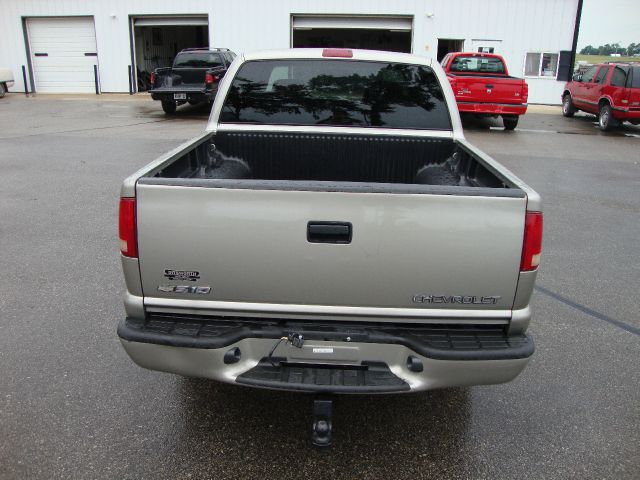 2003 Chevrolet S10 C300 Luxury Sedan 4D