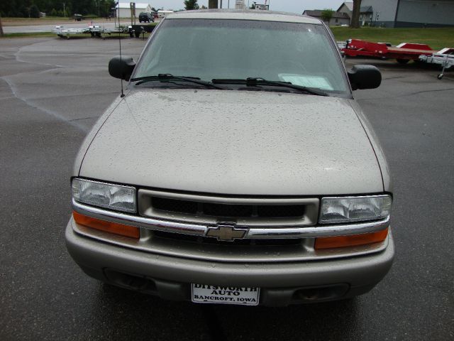2003 Chevrolet S10 C300 Luxury Sedan 4D
