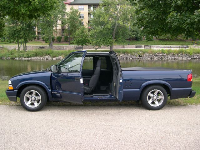 2003 Chevrolet S10 4dr Sdn Auto GLS w/XM