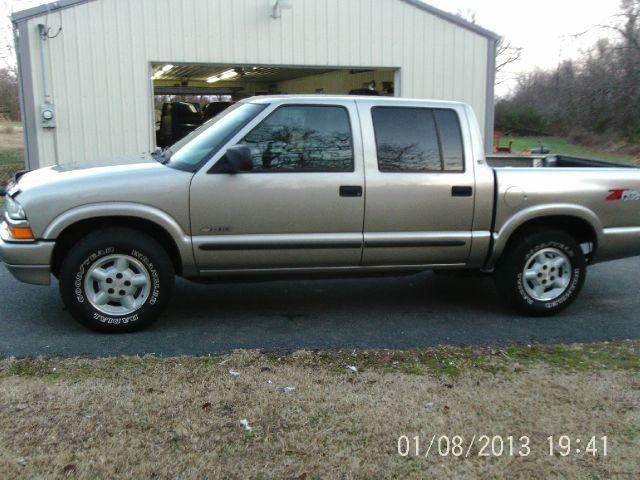 2003 Chevrolet S10 C300 Luxury Sedan 4D