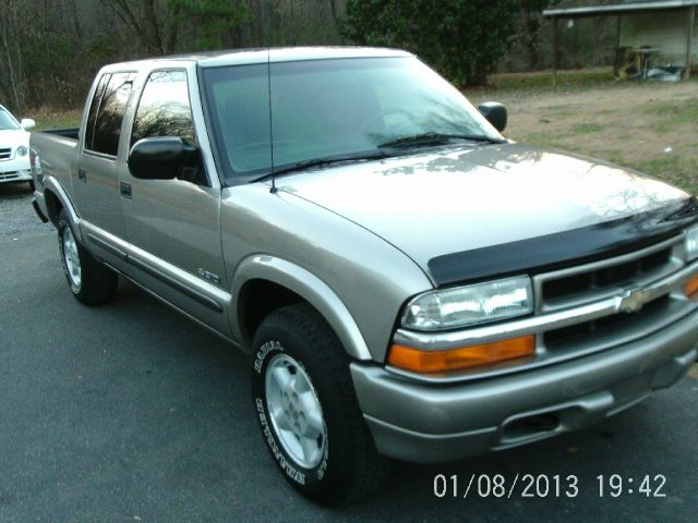 2003 Chevrolet S10 C300 Luxury Sedan 4D