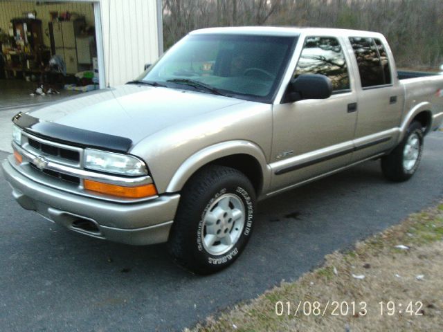 2003 Chevrolet S10 C300 Luxury Sedan 4D