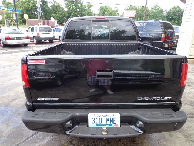 2003 Chevrolet S10 C300 Luxury Sedan 4D