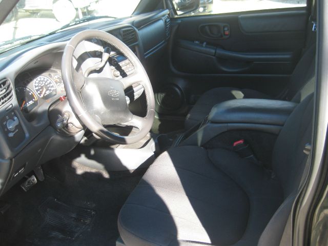 2003 Chevrolet S10 C300 Luxury Sedan 4D