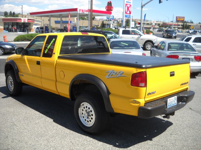 2003 Chevrolet S10 2dr Cpe I4 2.5 S