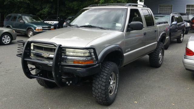 2003 Chevrolet S10 C300 Luxury Sedan 4D