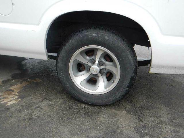 2003 Chevrolet S10 4dr Sdn Auto GLS w/XM