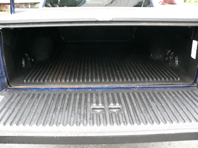 2003 Chevrolet S10 C300 Luxury Sedan 4D