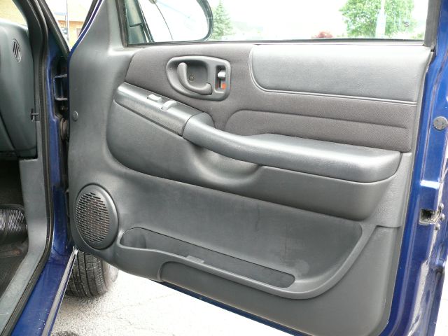 2003 Chevrolet S10 C300 Luxury Sedan 4D