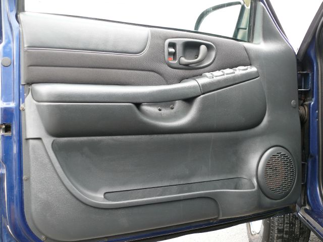 2003 Chevrolet S10 C300 Luxury Sedan 4D