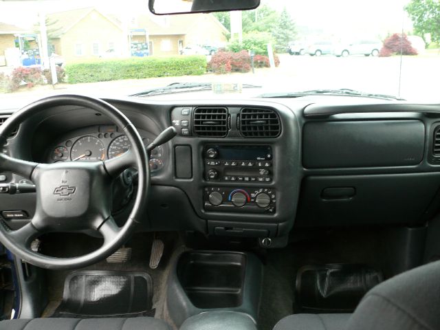 2003 Chevrolet S10 C300 Luxury Sedan 4D