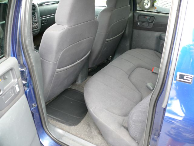 2003 Chevrolet S10 C300 Luxury Sedan 4D