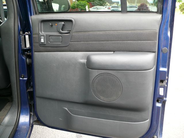 2003 Chevrolet S10 C300 Luxury Sedan 4D