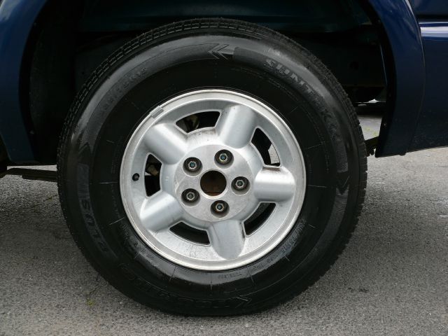 2003 Chevrolet S10 C300 Luxury Sedan 4D