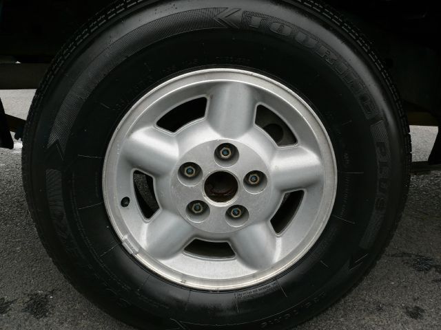 2003 Chevrolet S10 C300 Luxury Sedan 4D