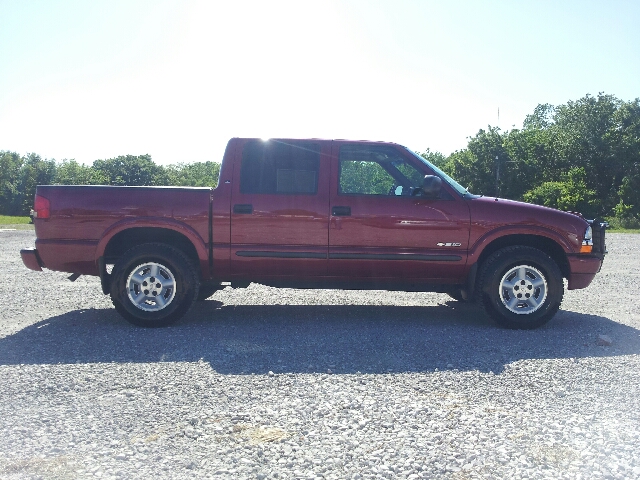 2003 Chevrolet S10 C300 Luxury Sedan 4D