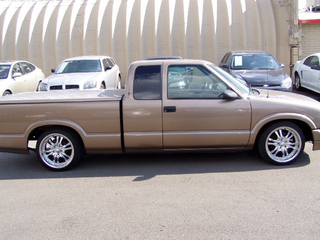 2003 Chevrolet S10 4dr Sdn Auto GLS w/XM