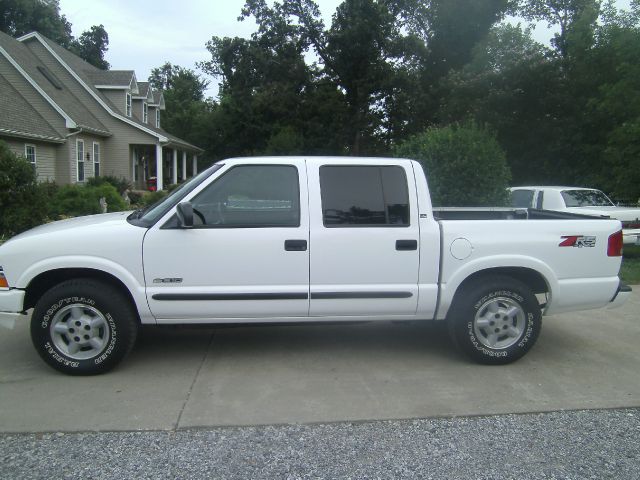 2003 Chevrolet S10 C300 Luxury Sedan 4D