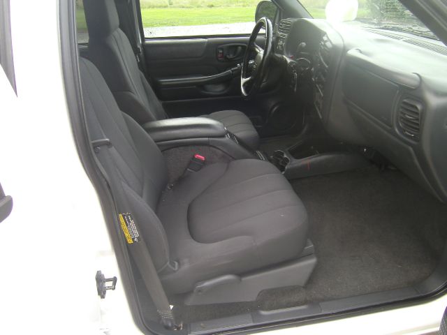 2003 Chevrolet S10 C300 Luxury Sedan 4D