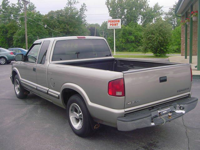 2003 Chevrolet S10 4dr Sdn Auto GLS w/XM